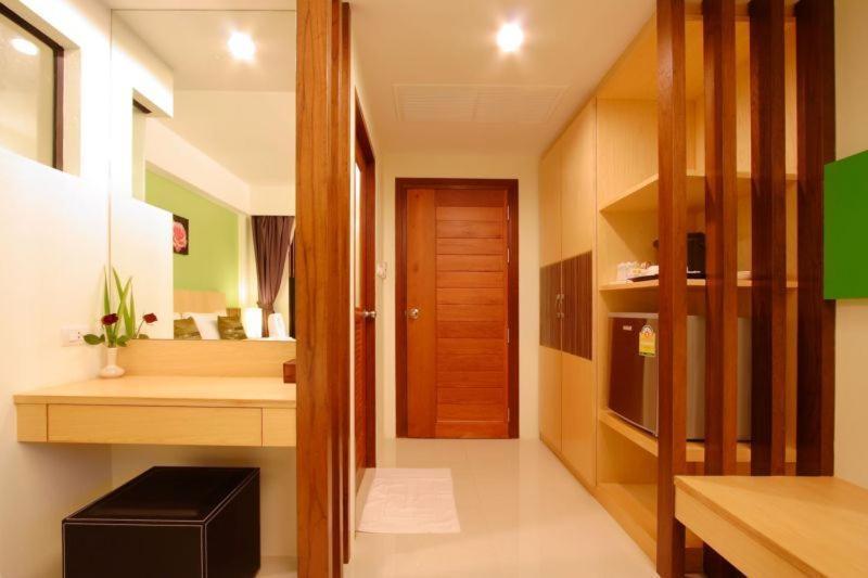 Kalim Beach Place Patong Exteriör bild