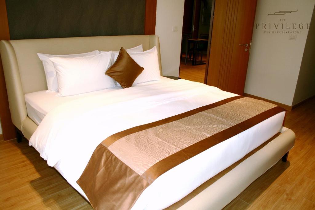 Kalim Beach Place Patong Rum bild