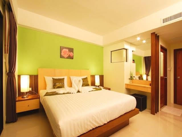 Kalim Beach Place Patong Exteriör bild