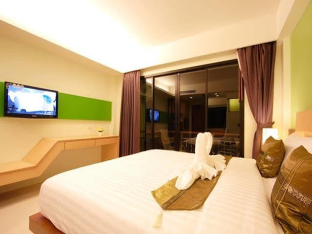 Kalim Beach Place Patong Exteriör bild